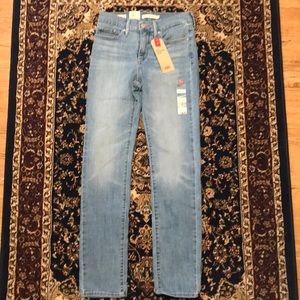 Levi’s 312 shaping slim jeans